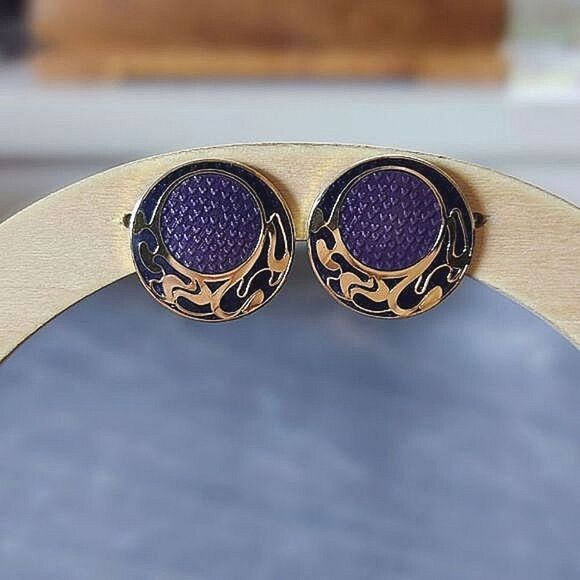 Vtg Roccoco© gold tone and textured two-tone purple circle studs - Picture 1 of 6